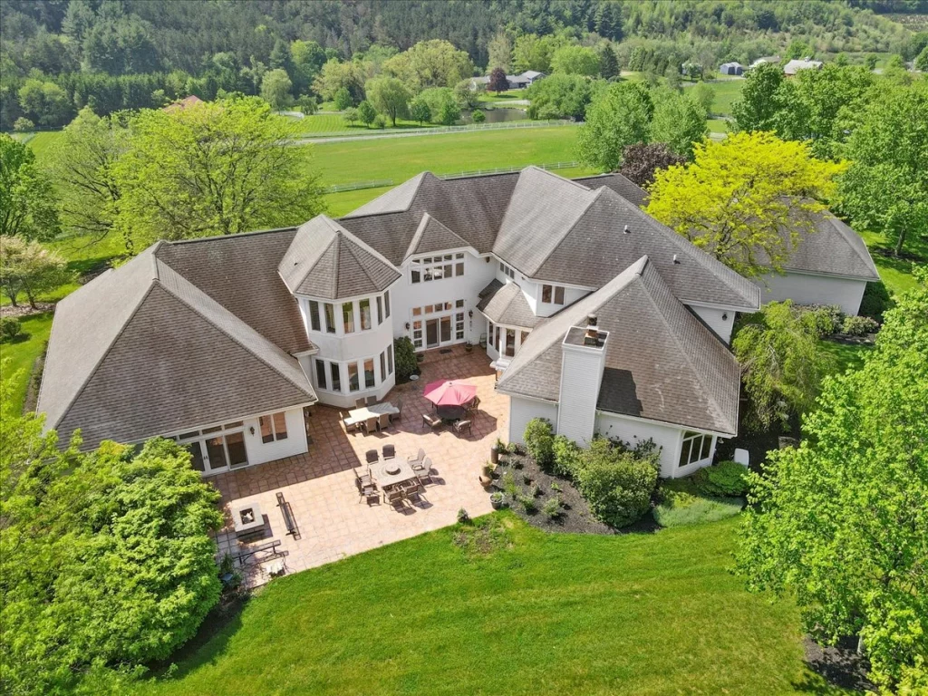 Rustic Farmhouse with Barn  for rent in Poconos