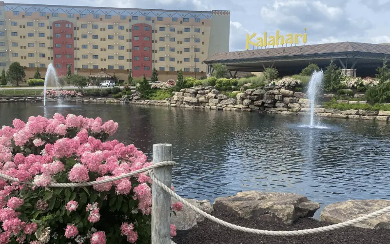 pictureque view of kalahari waterpark in poconos