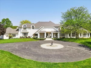 Farmhouse Rentals with Barn for Wedding Venue & Getaway – Poconos
