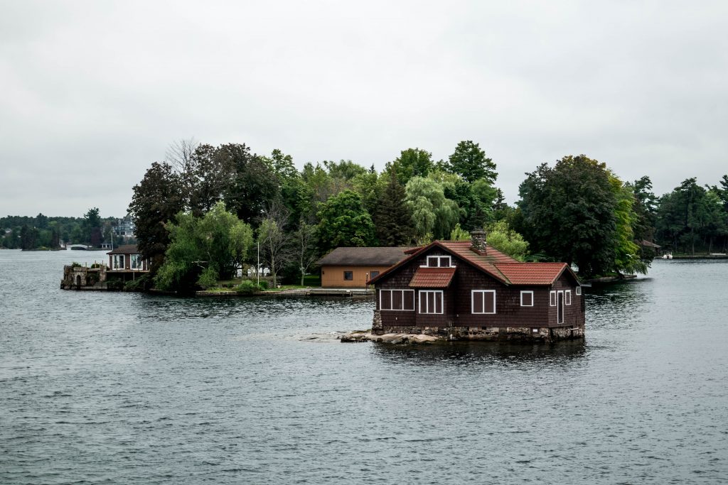 A beautiful house in between the lake near the Poconos