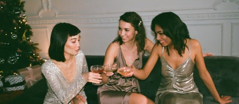 girls enjoying prom