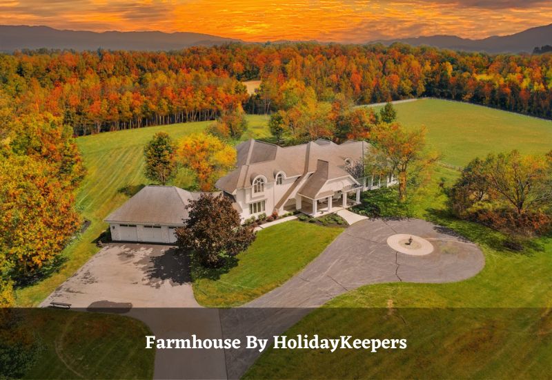 fall foliage peak in farmhouse, Poconos